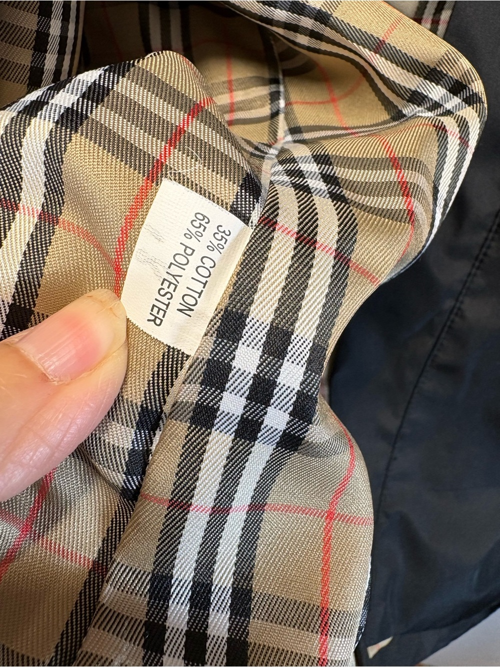 Burberry Black Coat with Classic Beige Nova Check Lining - Picture 5 of 12